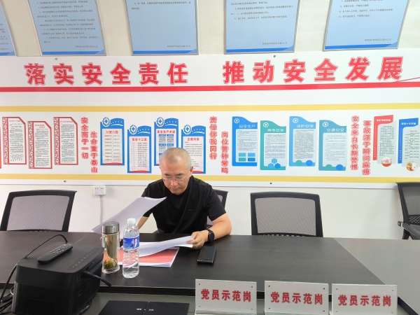 031722683997998407.jpeg 領導_副本.jpg